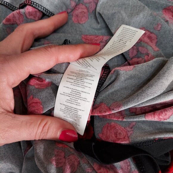 Womens Off-Shoulder Black & Red Floral Peplum Blouse - Picture 11 of 12